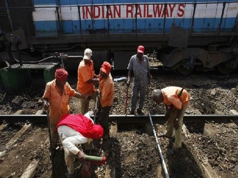 Tracks maintenance, home-cooked meal Stay gangmen